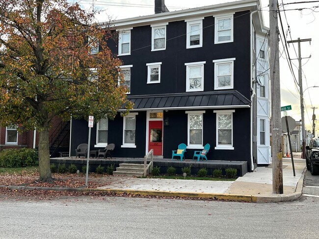 132 Main St in Phoenixville, PA - Building Photo - Building Photo