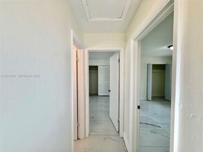950 NW 109th St in Miami, FL - Foto de edificio - Building Photo
