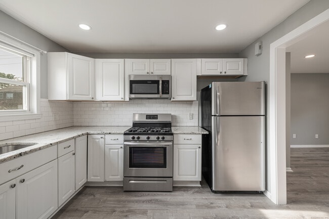 48 Nelson St in Stamford, CT - Building Photo - Building Photo