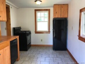 111 Kings Hwy N-Unit -2 in Westport, CT - Foto de edificio - Building Photo