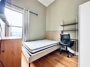 Furnished room/NOT APARTMENT in Queens, NY - Foto de edificio - Building Photo