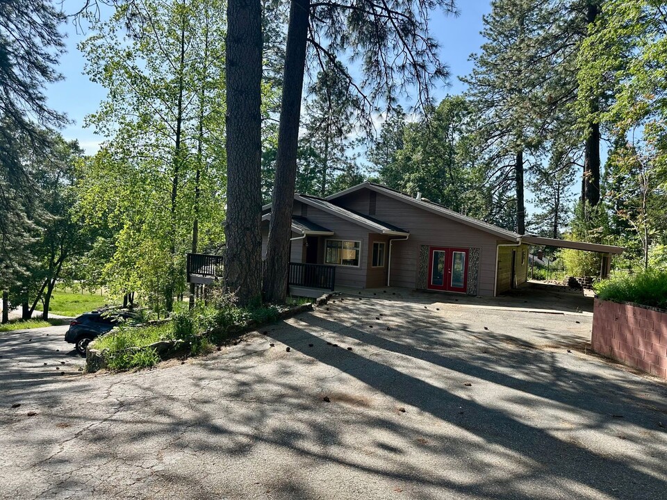 12512 Polaris Dr in Grass Valley, CA - Building Photo