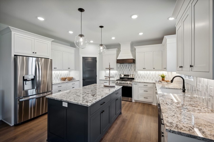 12794 Edison St NE in Blaine, MN - Foto de edificio
