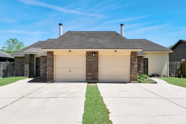 16423 Monte Carlo Ln in Houston, TX - Building Photo - Building Photo