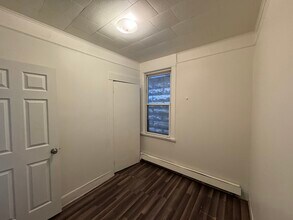 8 Mulberry St, Unit 1st Fl in Yonkers, NY - Foto de edificio - Building Photo