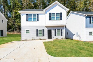 7105 Plott Rd in Charlotte, NC - Building Photo