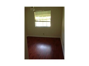 6542 Via Regina in Boca Raton, FL - Foto de edificio - Building Photo