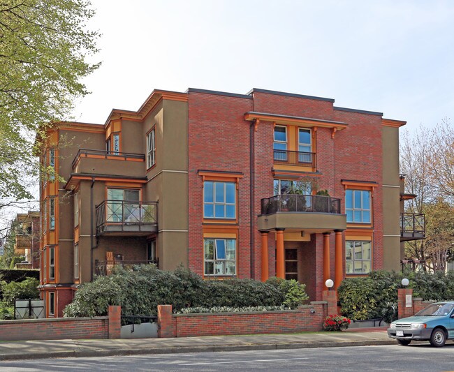 Sterling Court