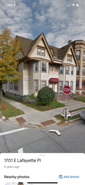 2010 N Oakland Ave, Unit C in Milwaukee, WI - Building Photo