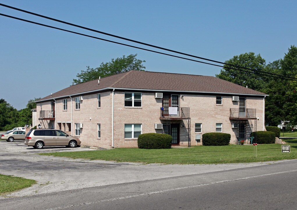 100-108 Barcelona Dr in Fostoria, OH - Building Photo