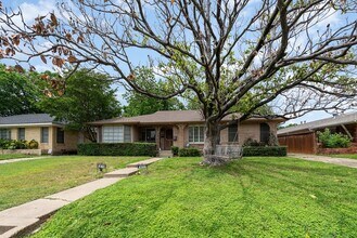 6523 E Mockingbird Ln, Unit 1209 in Dallas, TX - Building Photo - Building Photo