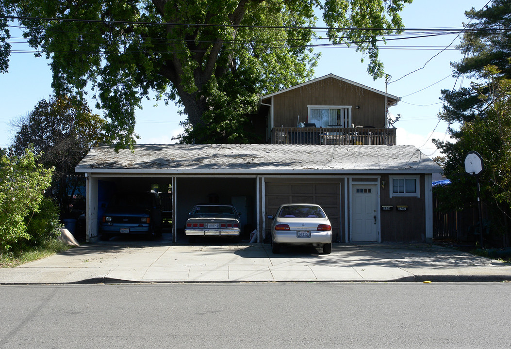 2765 Devonshire Ave in Redwood City, CA - Building Photo