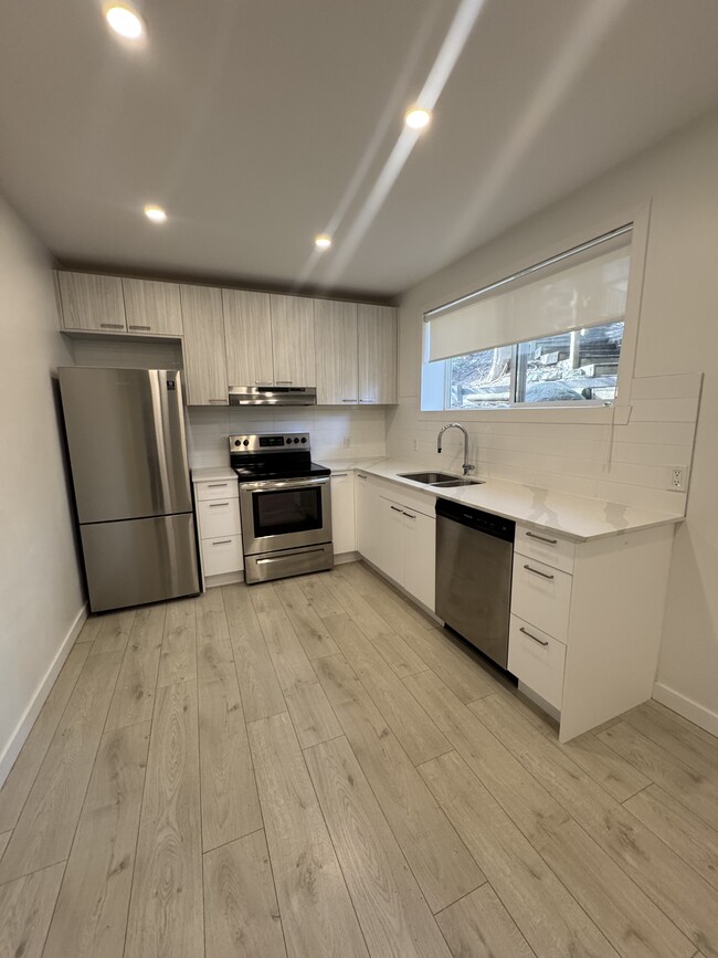 BLUERIDGE PLACE in North Vancouver, BC - Building Photo - Building Photo
