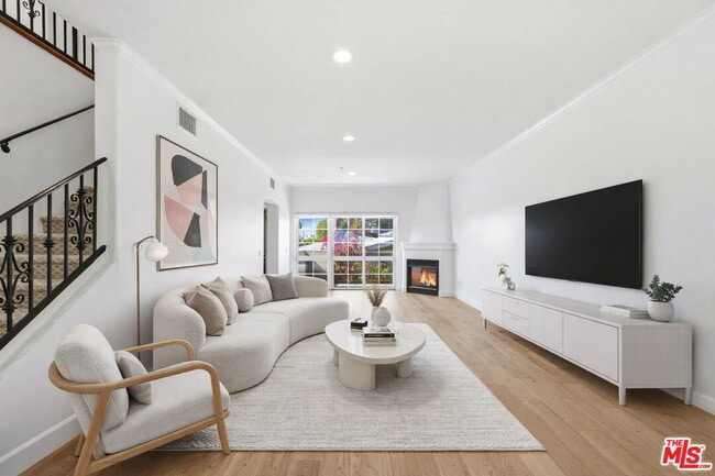 property at 851 N San Vicente Blvd