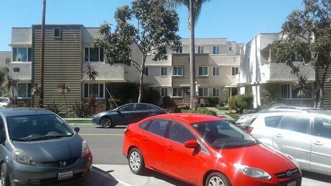 Park Side West Garden Apartments in Long Beach, CA - Foto de edificio - Building Photo