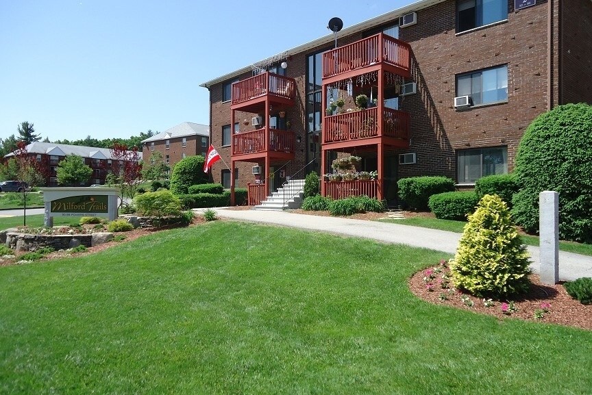 96 Powers St in Milford, NH - Building Photo