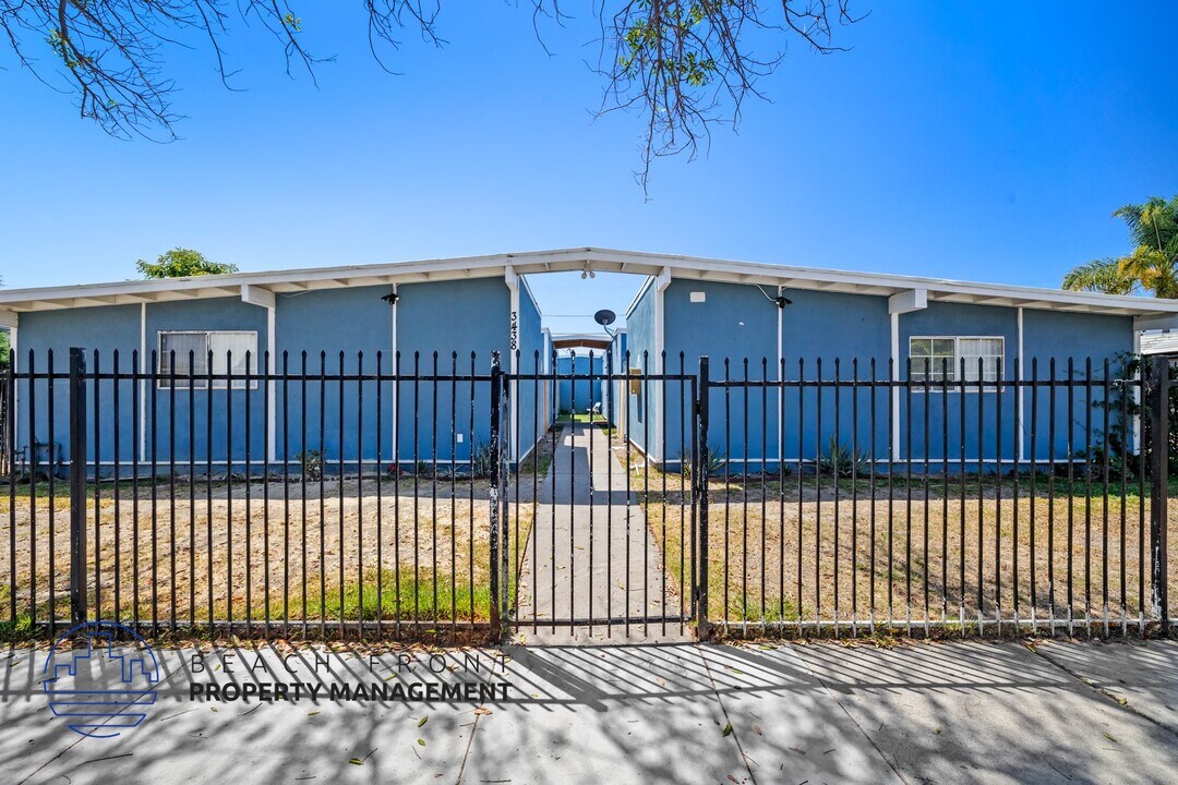 3438 W. Ariel Pl. in Anaheim, CA - Foto de edificio