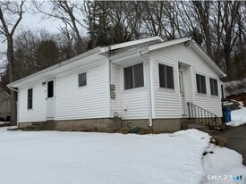 25 Wawecus Hill Rd in Norwich, CT - Building Photo