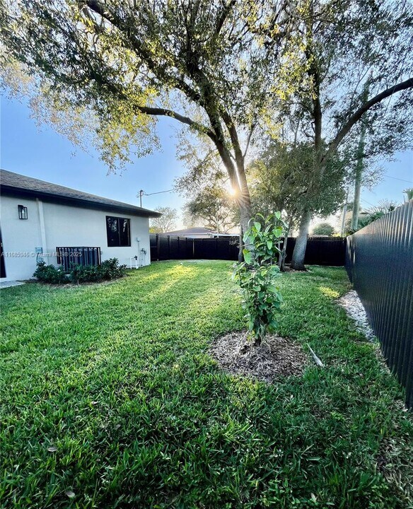 2421 NW 152nd Terrace in Miami Gardens, FL - Building Photo