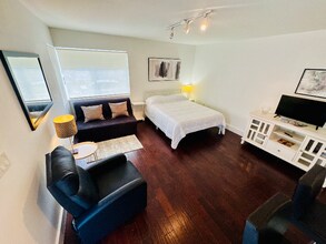 741 6th St in Miami Beach, FL - Building Photo - Building Photo