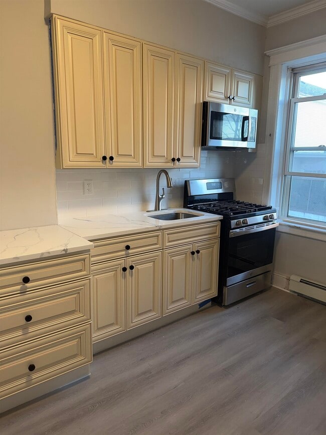 128 35th St in Union City, NJ - Building Photo - Building Photo