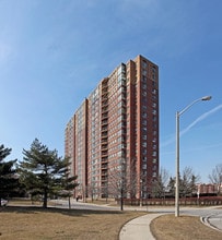 320 Mccowan Rd in Toronto, ON - Building Photo - Building Photo