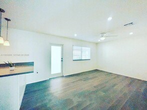 7128 SW 22nd St in Miami, FL - Building Photo - Building Photo