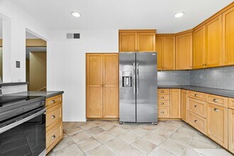 8246 Caminito Modena in San Diego, CA - Building Photo - Building Photo