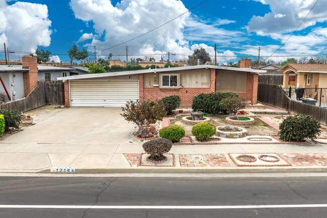 1214 Rodgers Rd in Hanford, CA - Building Photo - Building Photo