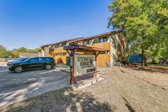 Stone Edge Apartments in Wichita, KS - Building Photo - Building Photo