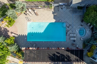 Wildhorse Condominiums in Davis, CA - Foto de edificio - Building Photo