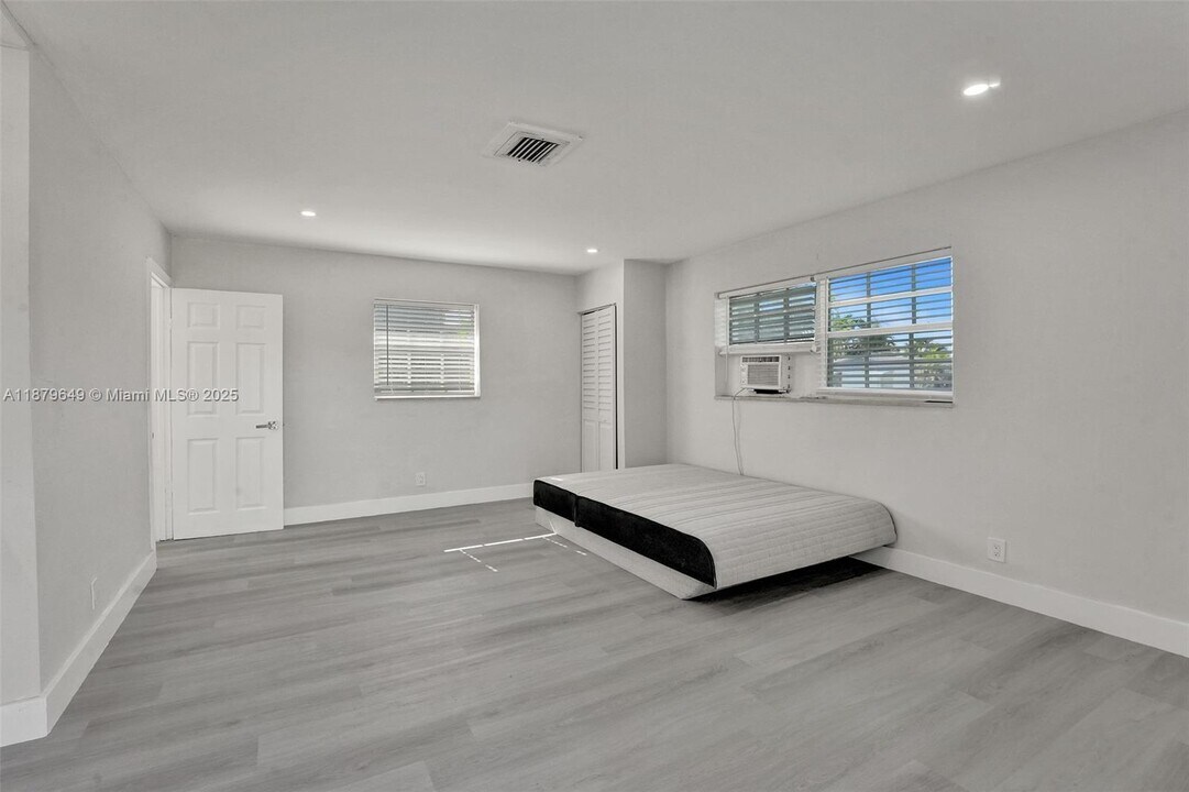 5657 Grant St in Hollywood, FL - Building Photo