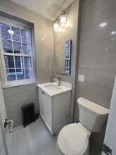 35 Park St, Unit 2 in Brookline, MA - Foto de edificio - Building Photo