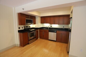 1600 Beacon St, Unit 502 in Brookline, MA - Foto de edificio - Building Photo