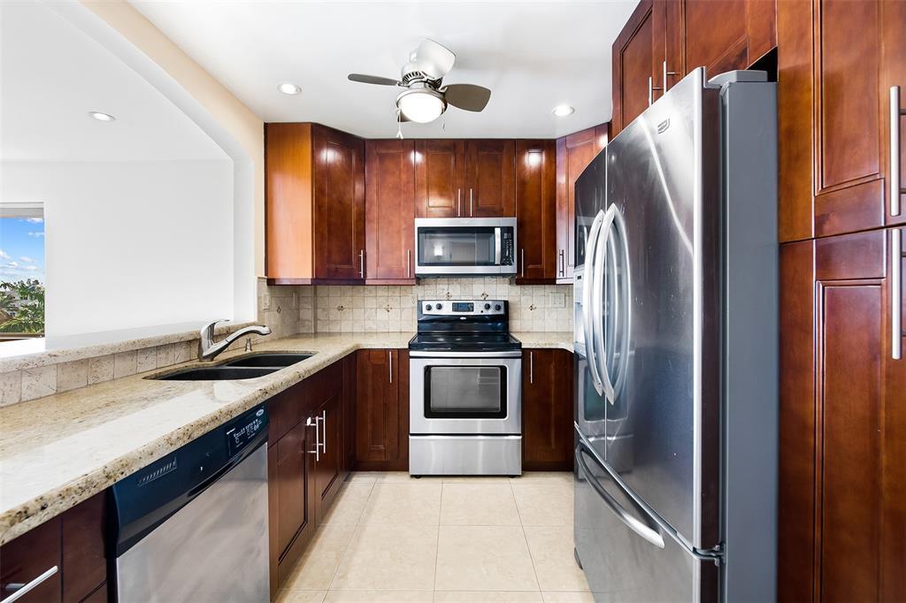 619 Orton Ave, Unit 504 in Fort Lauderdale, FL - Building Photo