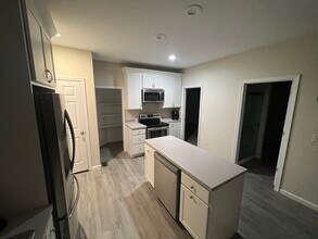 12 Selkirk St, Unit #1 in Pawtucket, RI - Building Photo - Building Photo