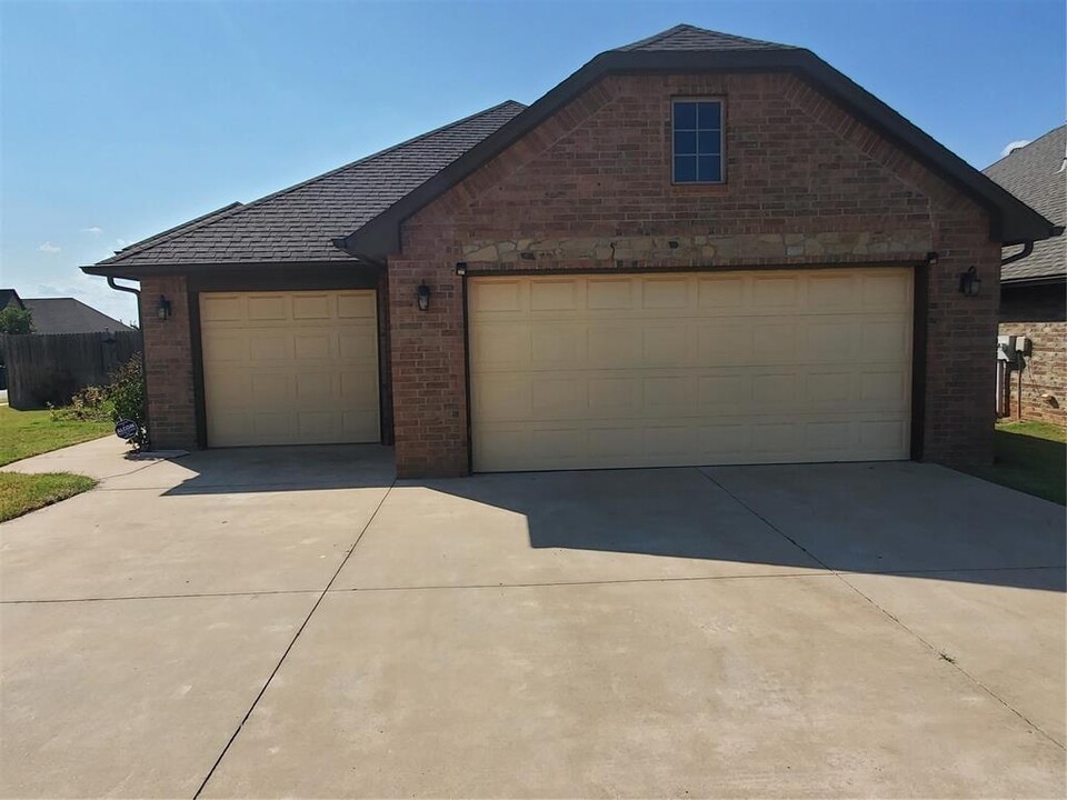 18201 Bridlington Dr in Oklahoma City, OK - Building Photo