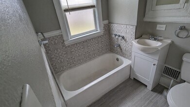 536 Holbrook St, Unit 1 in Detroit, MI - Building Photo - Building Photo