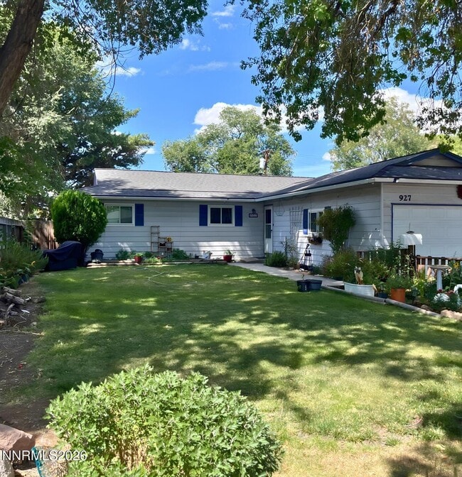 property at 927 Stanford Way