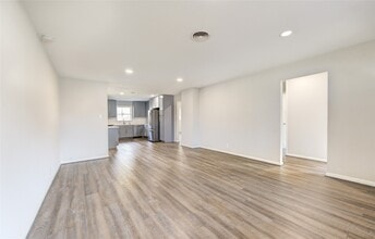 6026 Clarewood Dr in Houston, TX - Building Photo - Building Photo