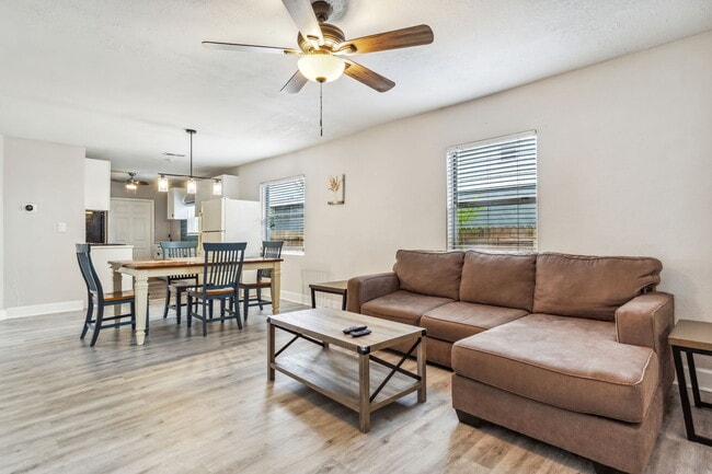1110 32nd St S, Unit 4 in St. Petersburg, FL - Building Photo - Building Photo