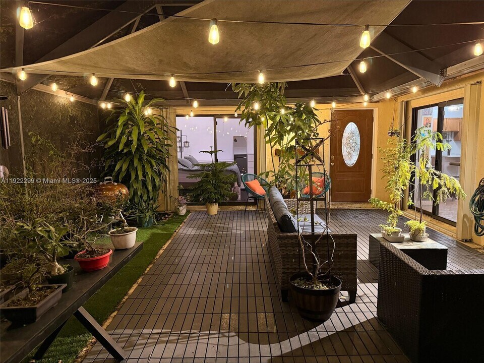 13680 Yarmouth Ct in Wellington, FL - Building Photo