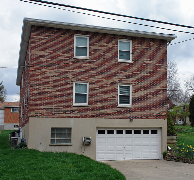 31 Faye Dr in Latonia, KY - Foto de edificio - Building Photo