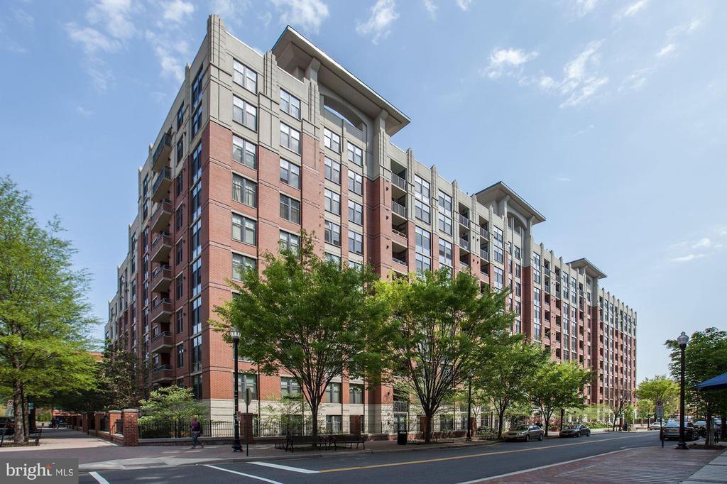1021 N Garfield St in Arlington, VA - Building Photo