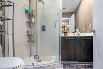 45 SW 9th St, Unit 4204 in Miami, FL - Building Photo - Building Photo
