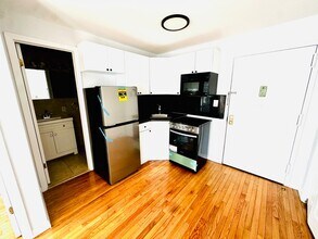 890 W Beech St in Long Beach, NY - Building Photo - Building Photo