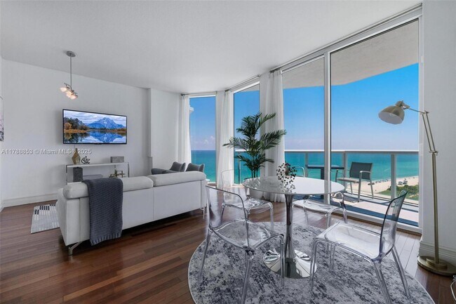 6515 Collins Ave in Miami, FL - Building Photo - Building Photo