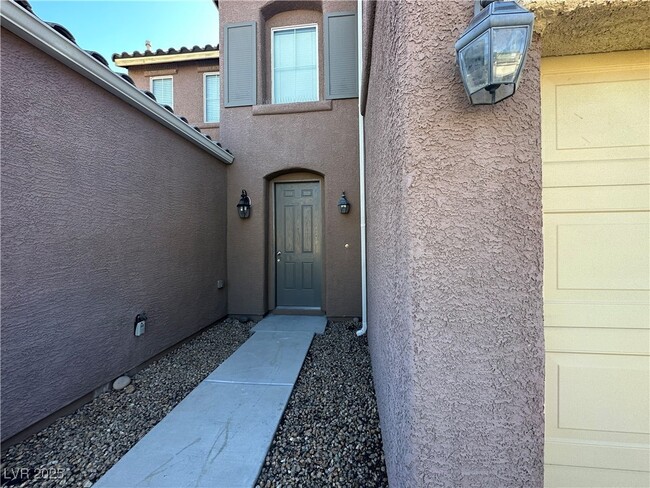 property at 5553 Chapin Mesa Ave