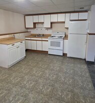 190 Copley Dr in Taunton, MA - Building Photo