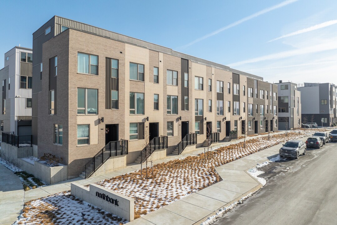 North Bank Townhomes in Philadelphia, PA - Building Photo